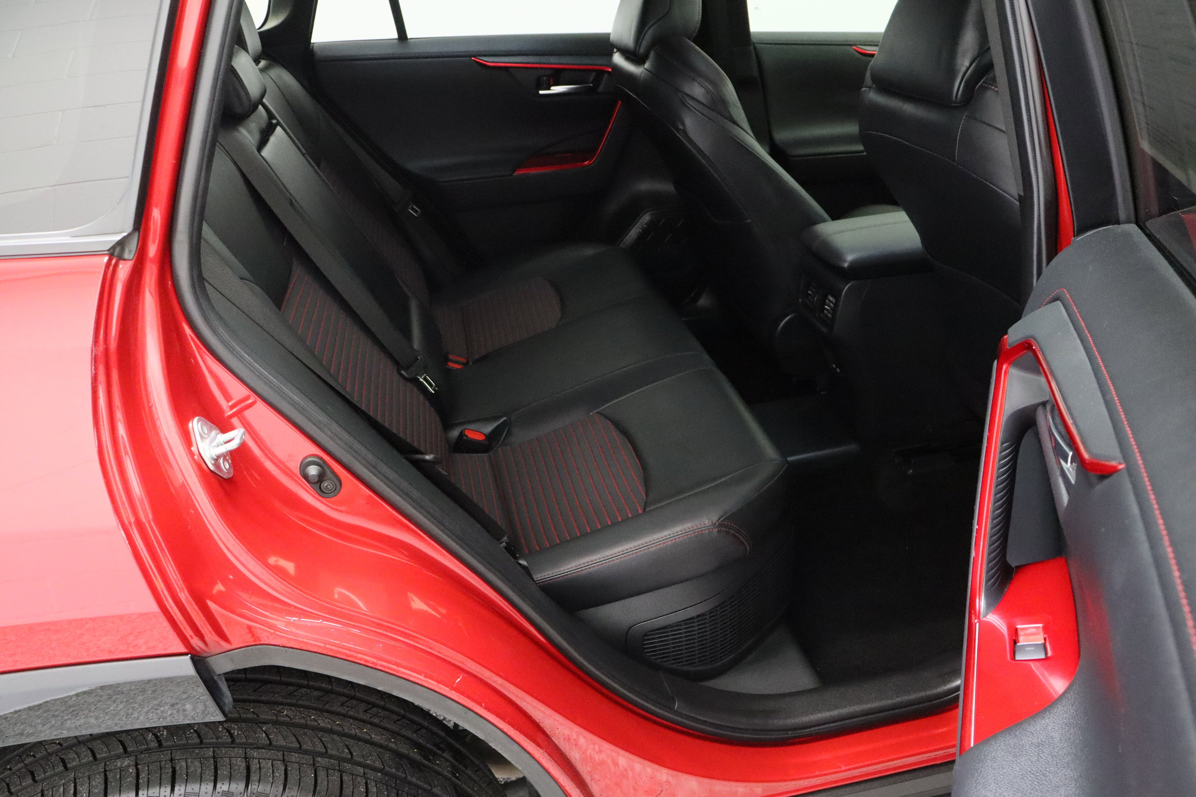 Certified Used 2022 Supersonic Red/Midnight Black Metallic Toyota XSE 2.5L/Electric image 37