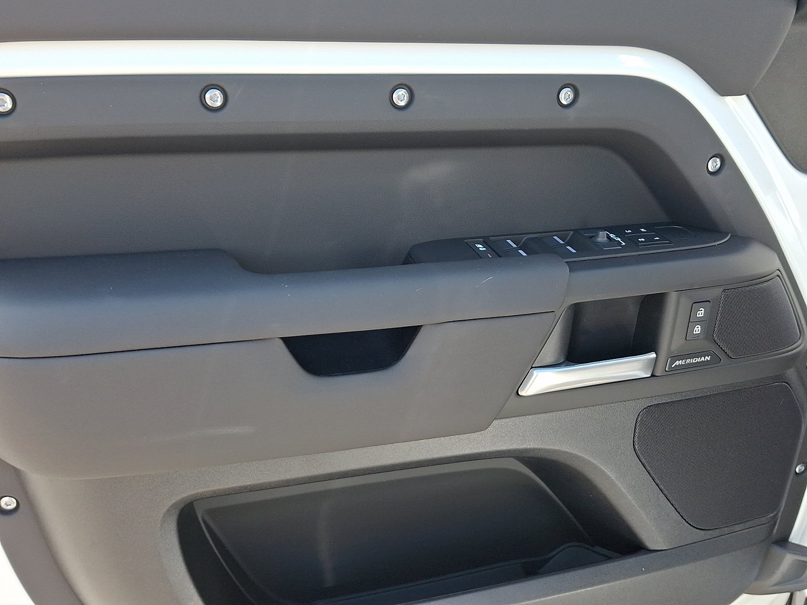 New 2026 Fuji White Land Rover  image 9