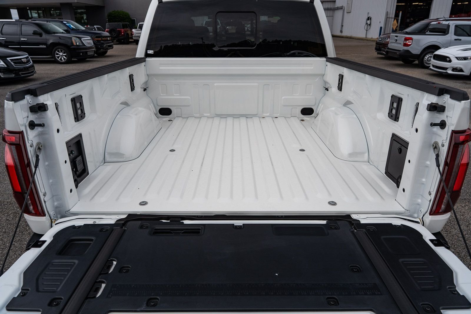 New 2026 Star White Metallic Tri-Coat Ford Platinum® image 13