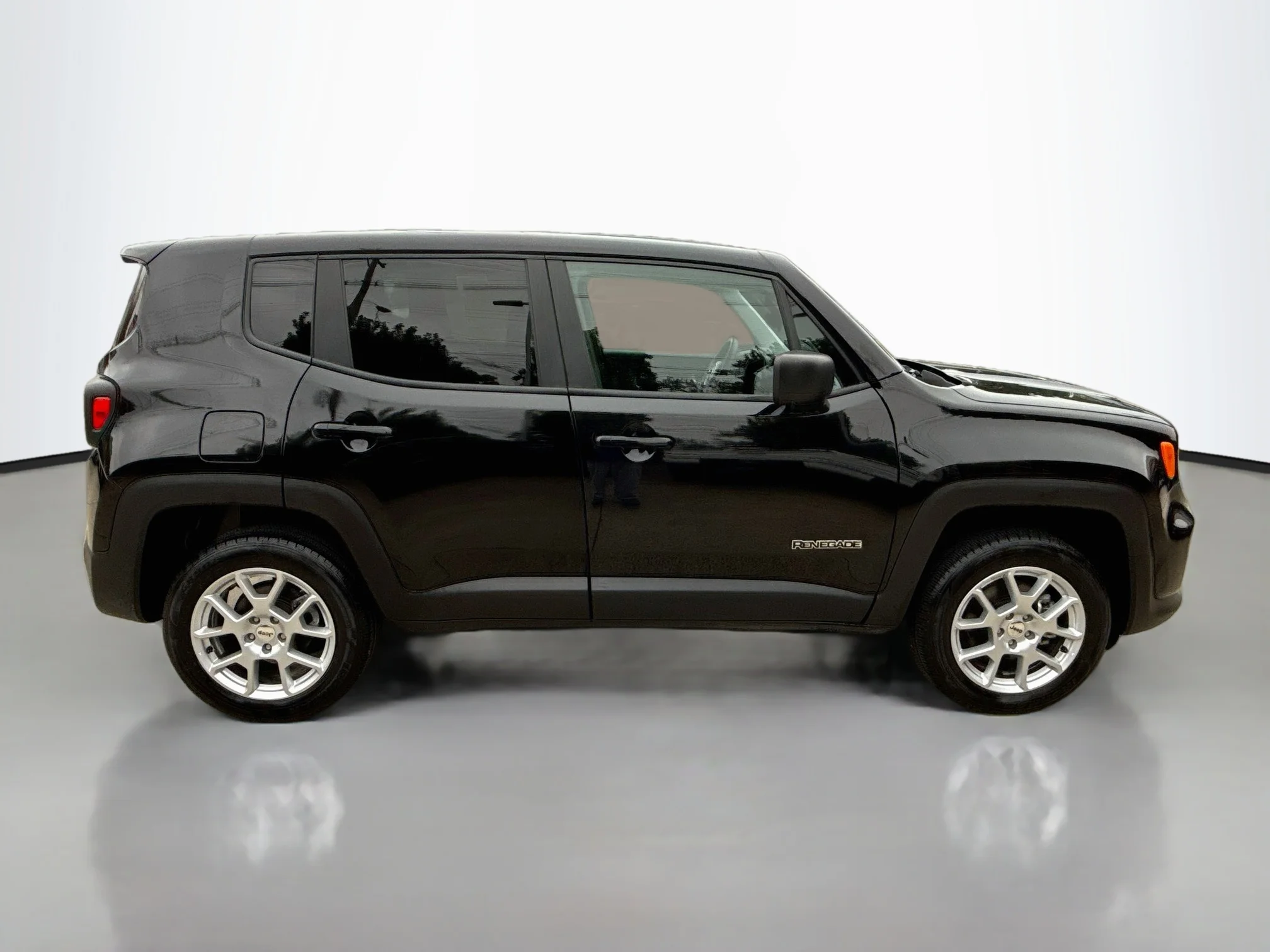Used 2023 Black Clearcoat Jeep Latitude image 9