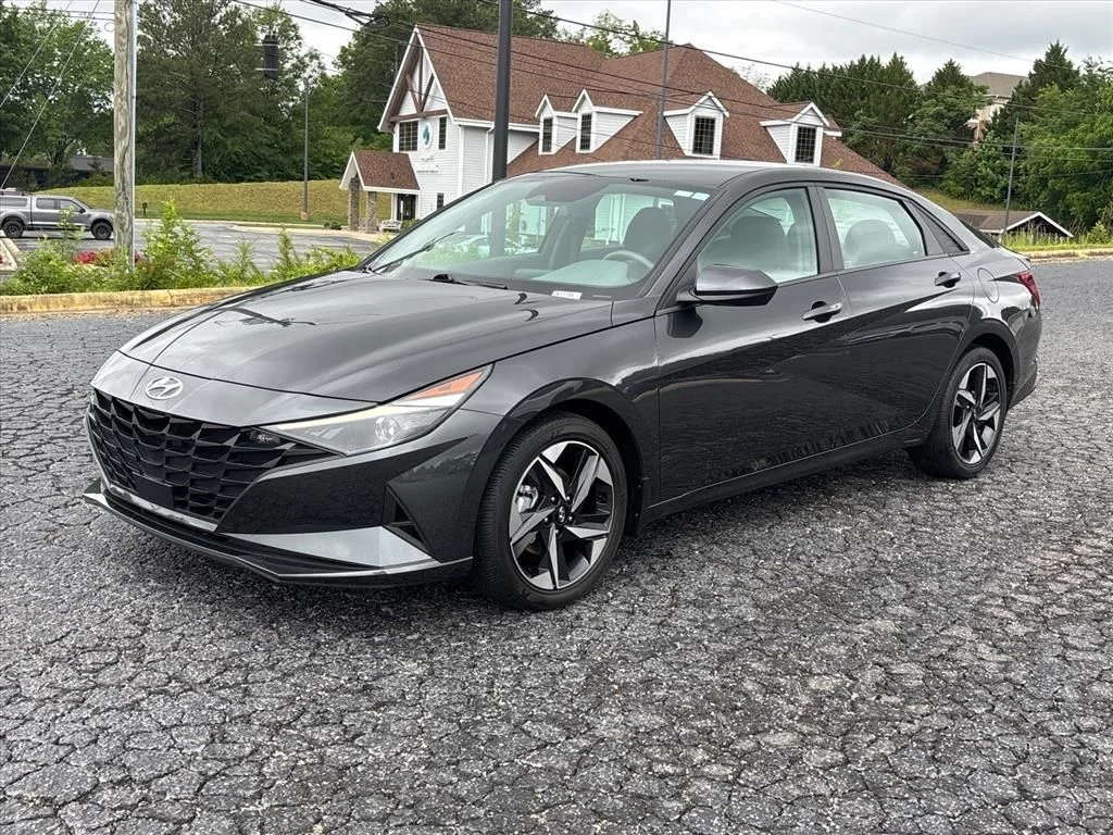 Used 2023 Gray Hyundai SEL image 3