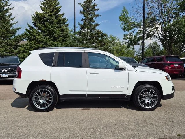Used 2014 White Jeep Latitude image 8
