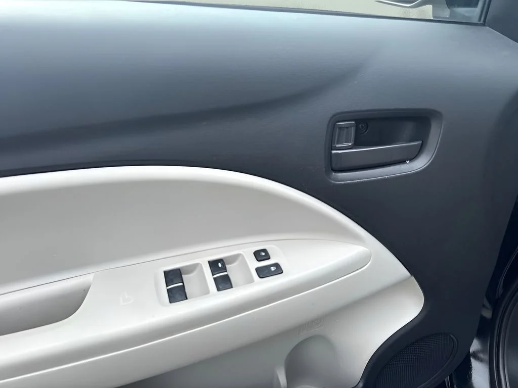 Used 2019 Black Mitsubishi ES image 14