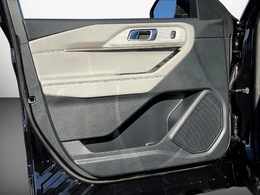 New 2027 Agate Black Metallic Ford Active image 28
