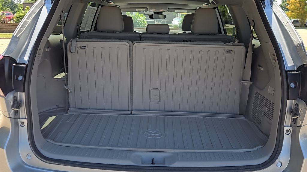 Used 2019 Celestial Silver Metallic Toyota SE image 28
