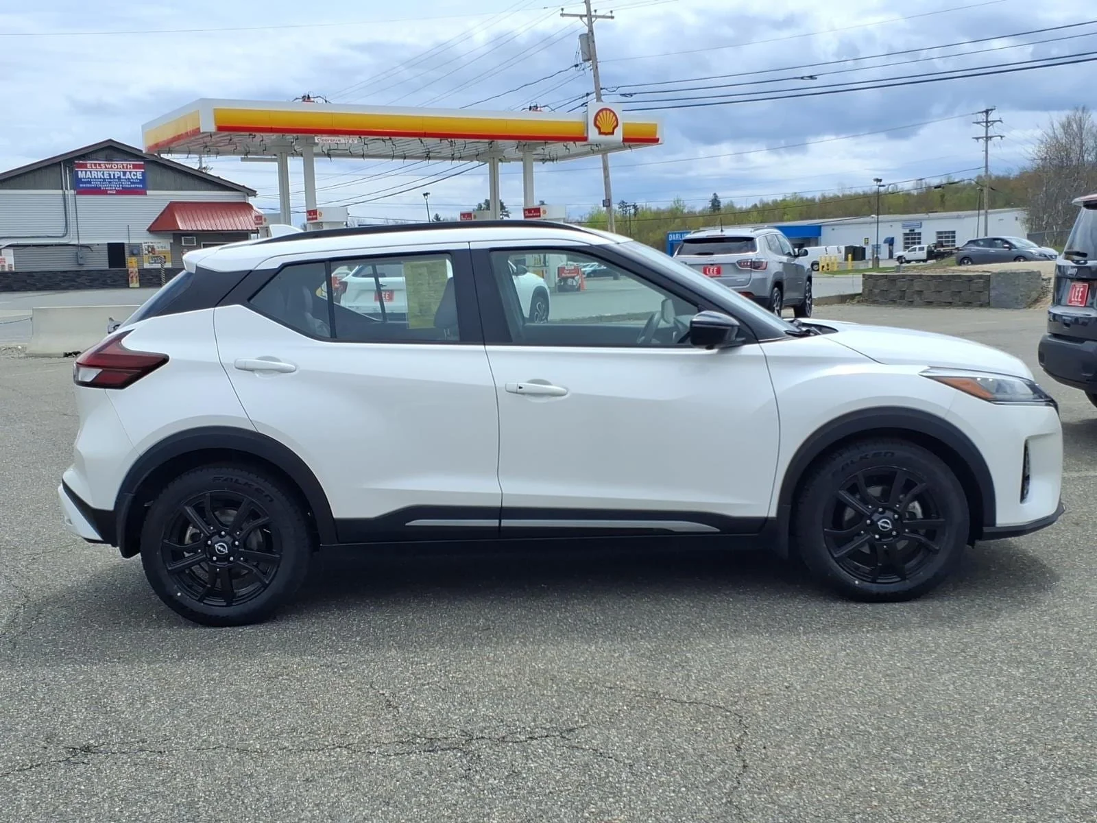 Used 2024 Aspen White Nissan SR image 4