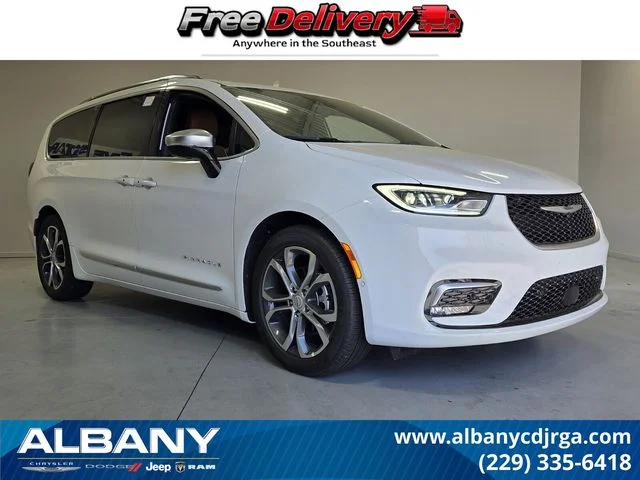 2026 Chrysler Pacifica Pinnacle's photo