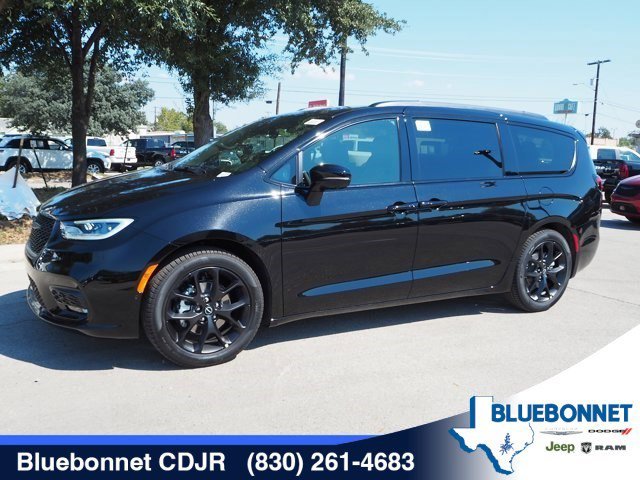 2026 Chrysler Pacifica Limited's photo