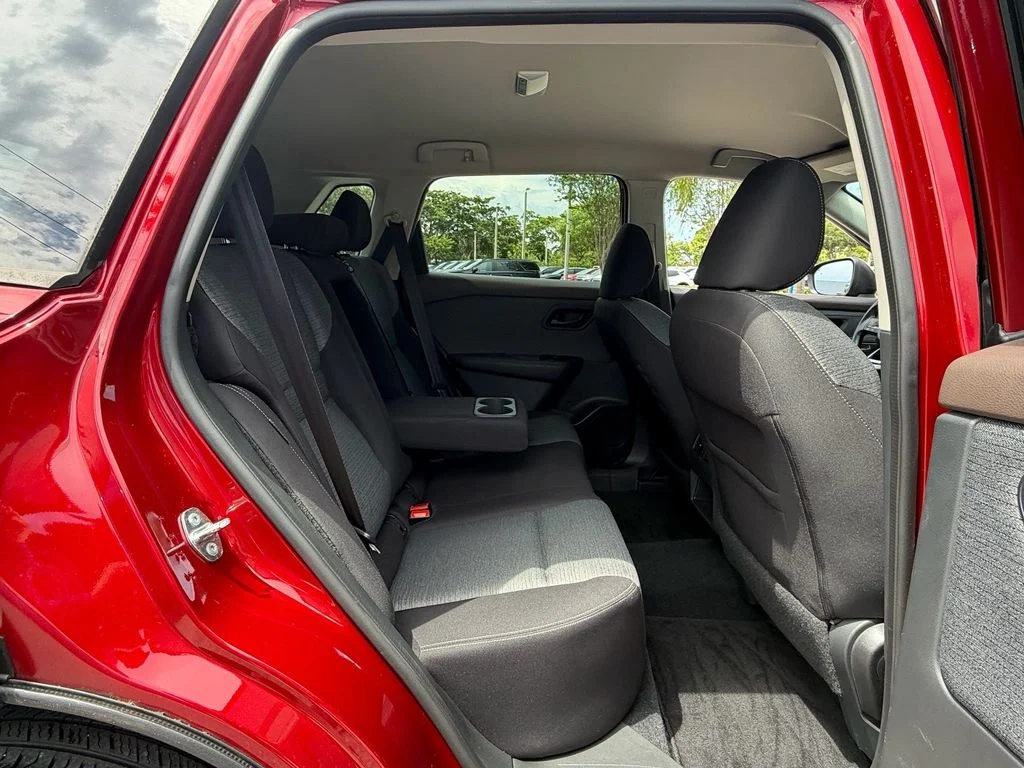 Used 2021 Red Nissan S image 15