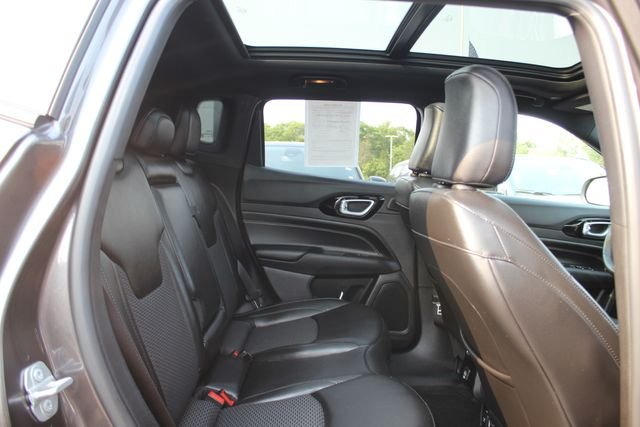 Used 2022 Gray Jeep Latitude image 30