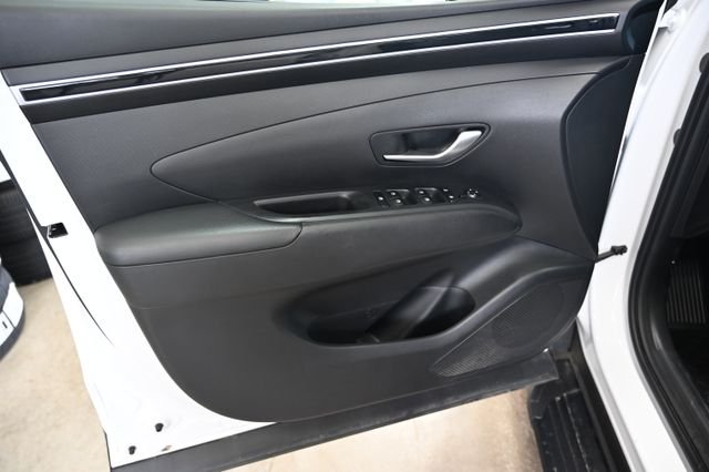 Used 2023 White Hyundai SEL image 27