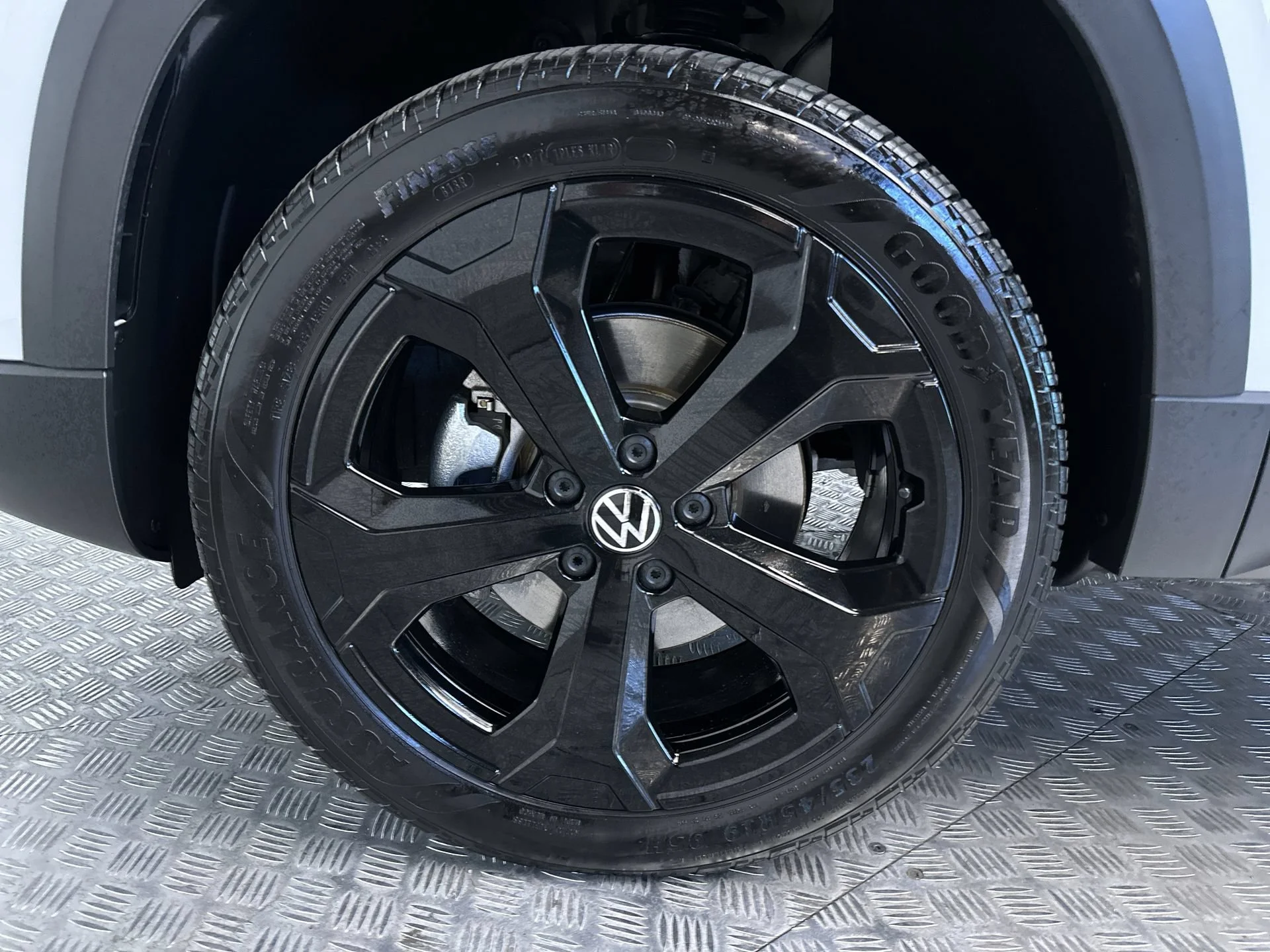 2025 Volkswagen Taos SE Black - Photo 25