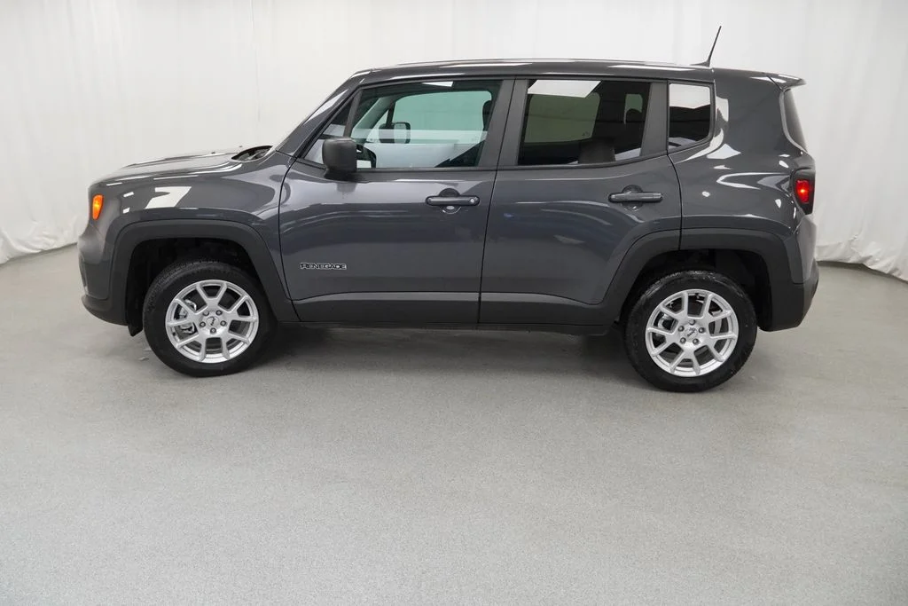 Used 2023 Gray Jeep Latitude image 15