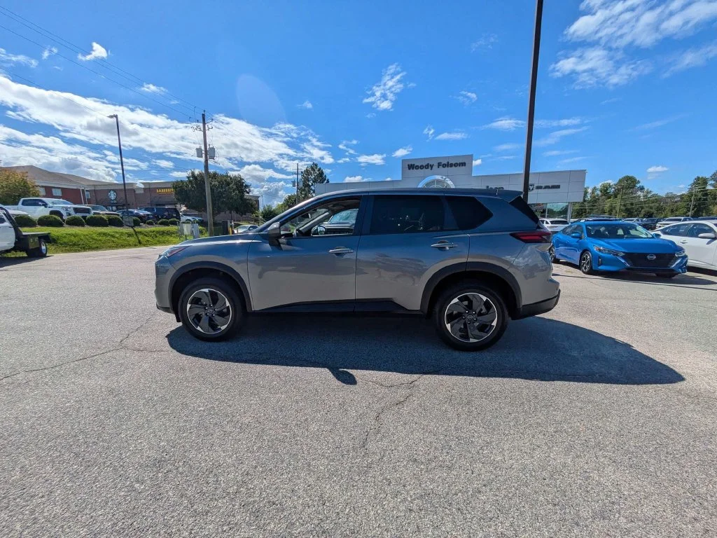 Used 2024 Gray Nissan SV image 7