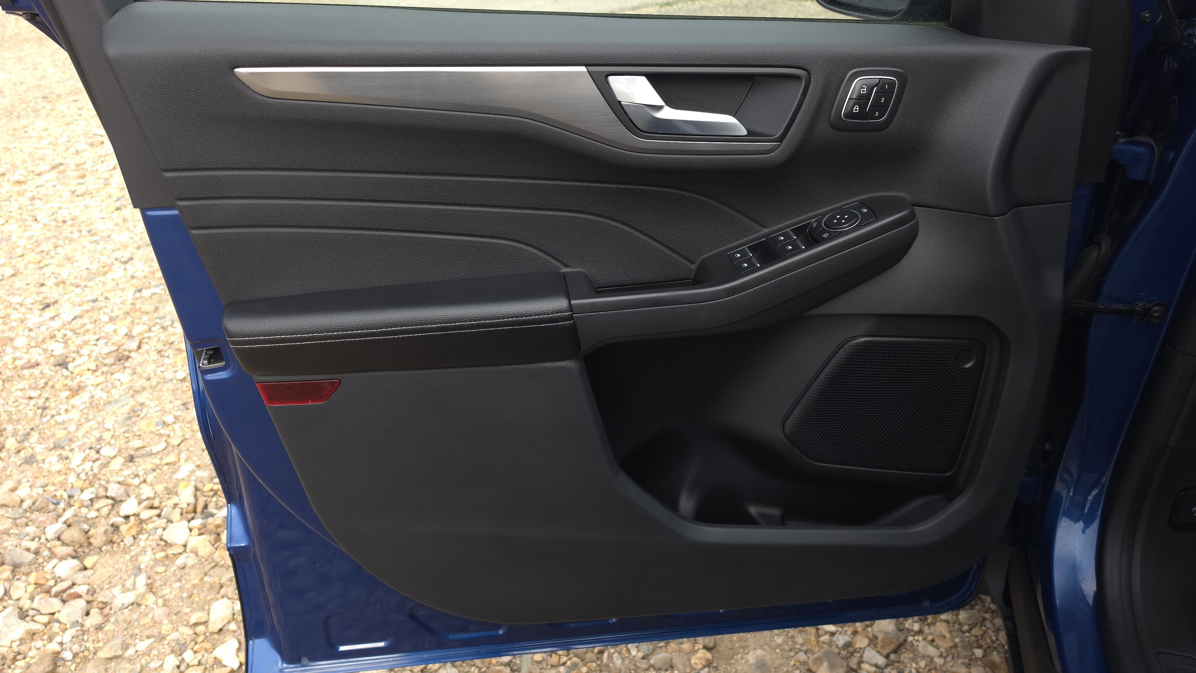 Used 2022 Blue Ford Titanium Plug-In Hybrid image 13