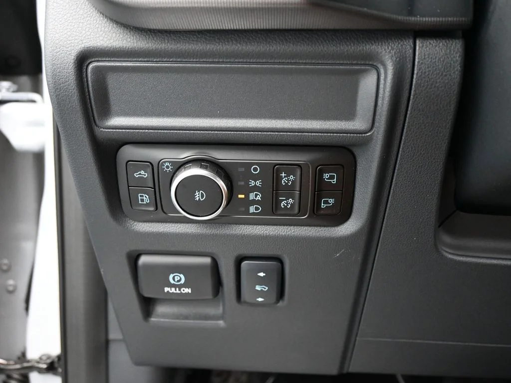 2025 Ford F-150 Platinum - Photo 16