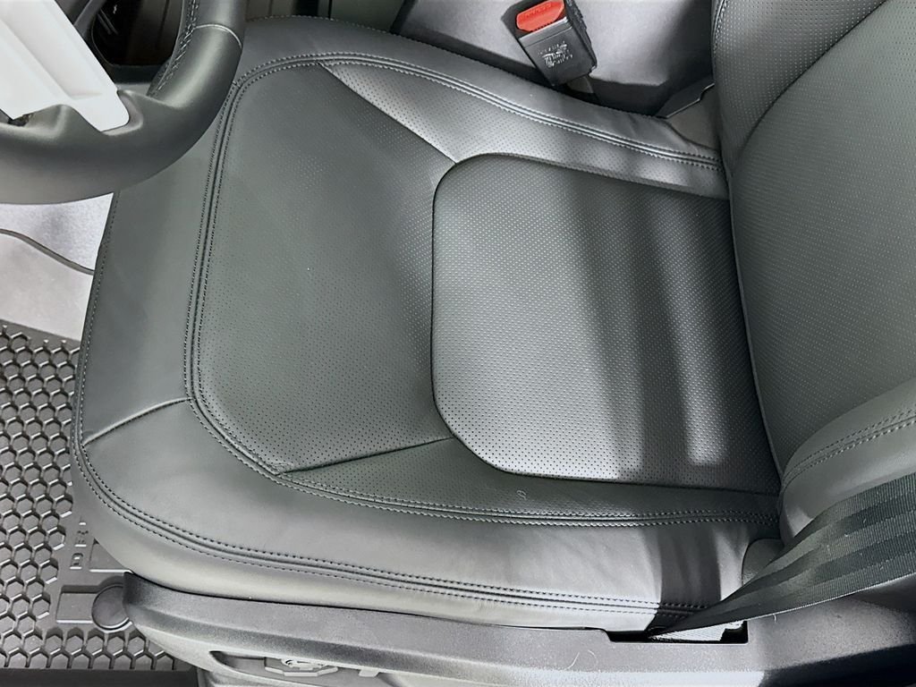 New 2026 Fuji White LAND ROVER X-Dynamic SE image 21