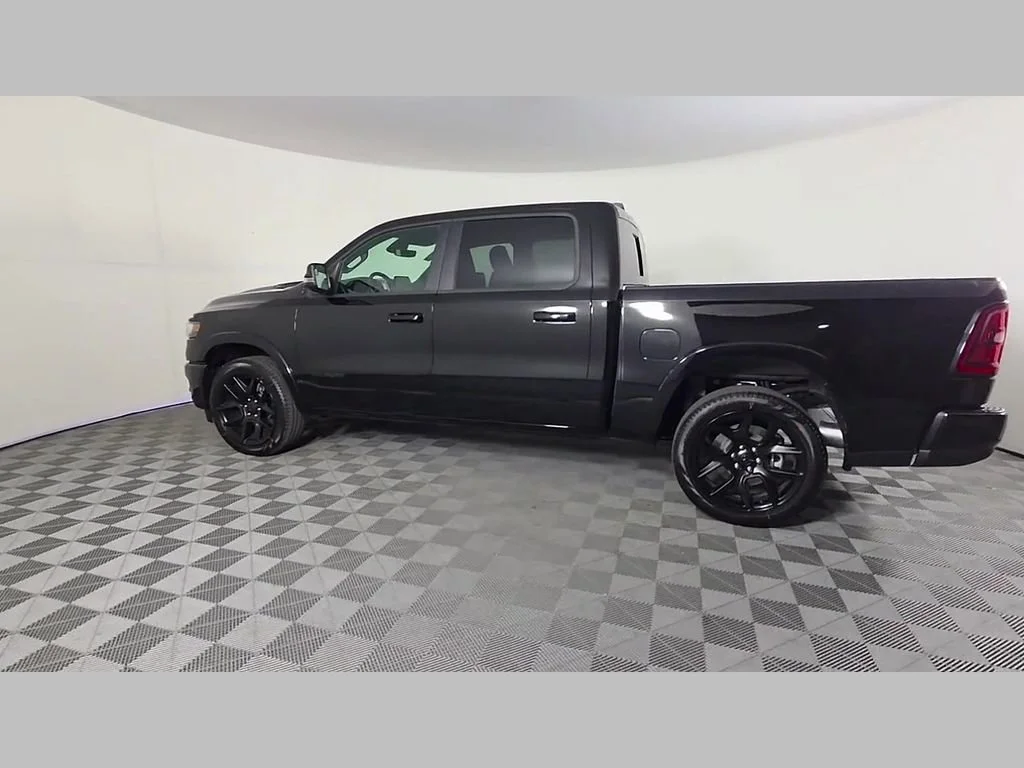 New 2026 Diamond Black Crystal Pearl-Coat Exterior Paint RAM Laramie image 32