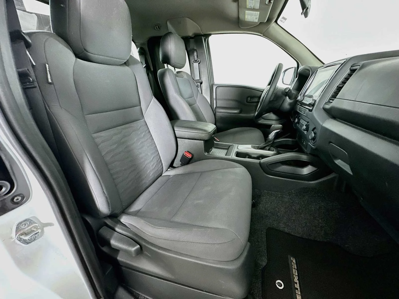 Used 2022 Glacier White Nissan S image 24