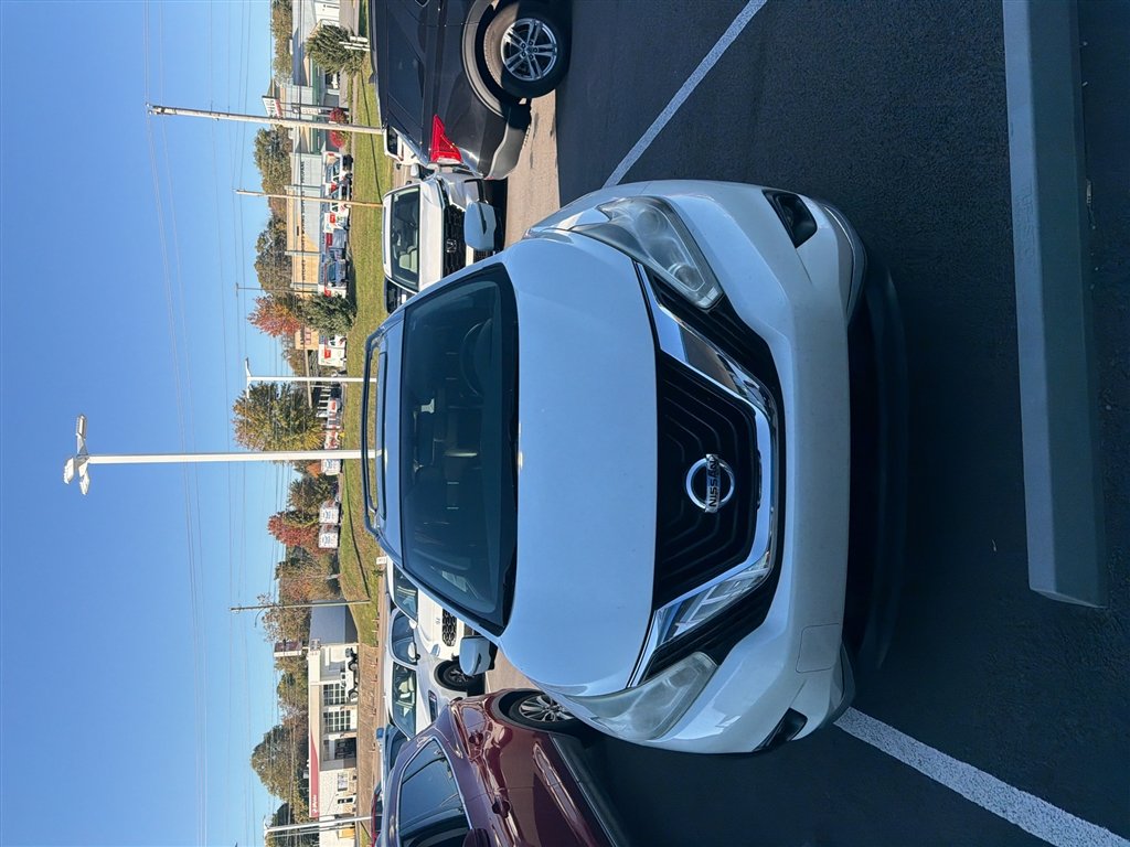 Used 2016 PEARL WHITE Nissan Platinum image 3