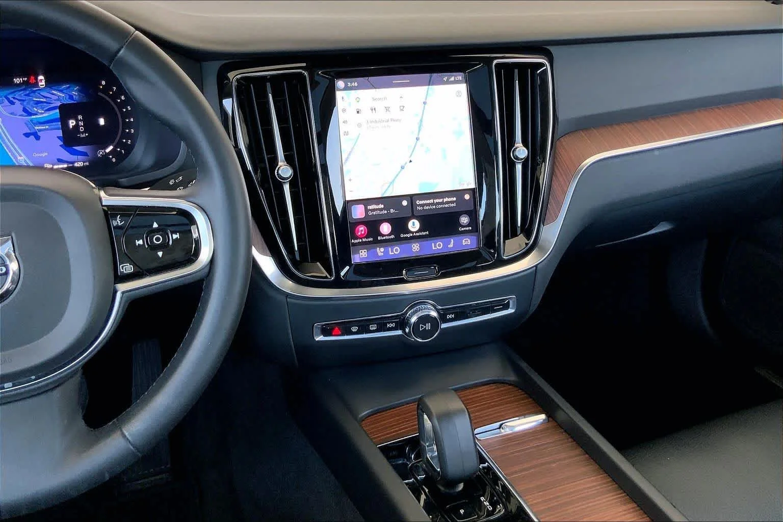 Pre-Owned 2024 Volvo S60 Plus Dark Theme