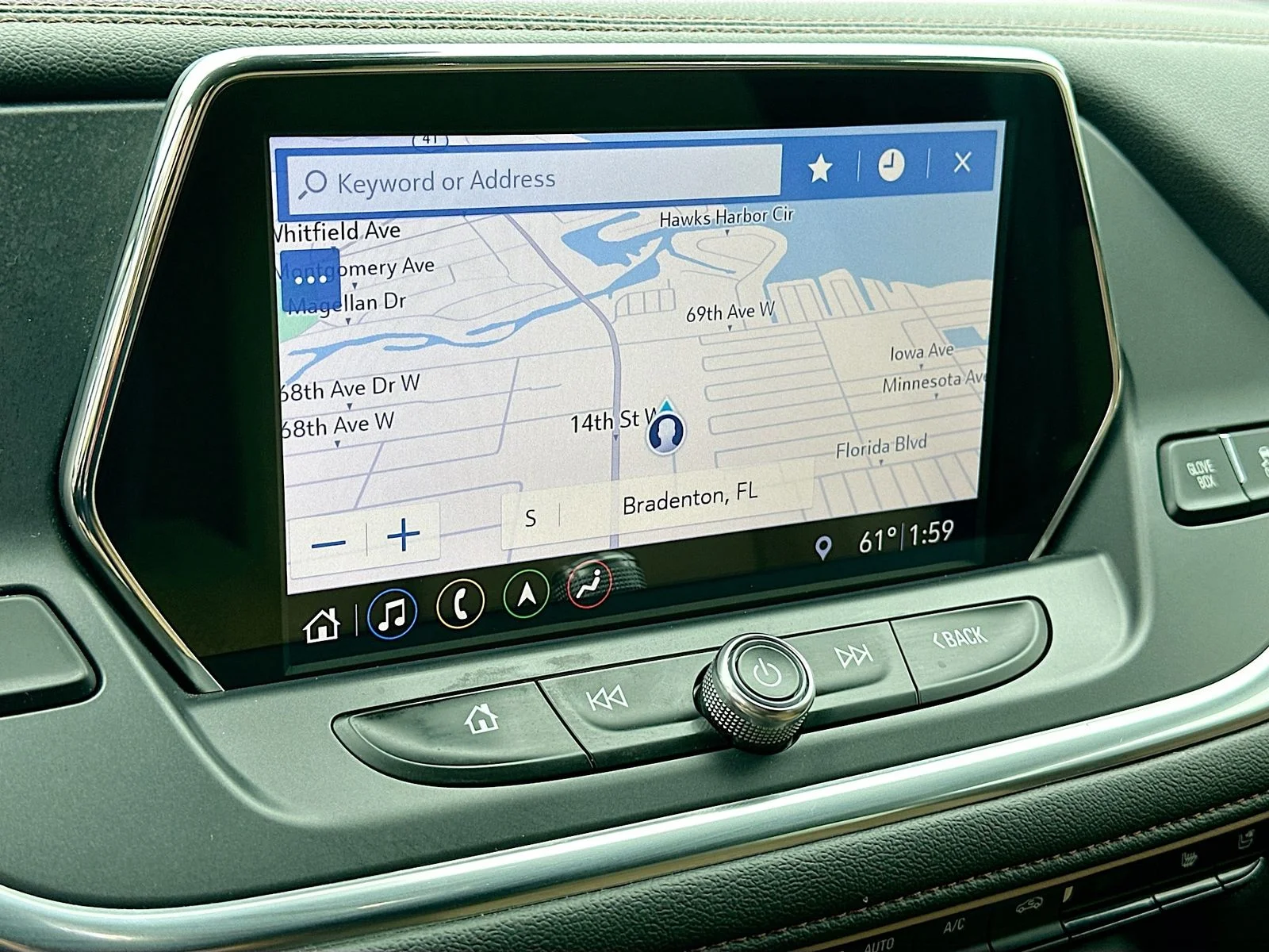 Used 2019 White Chevrolet Premier image 13
