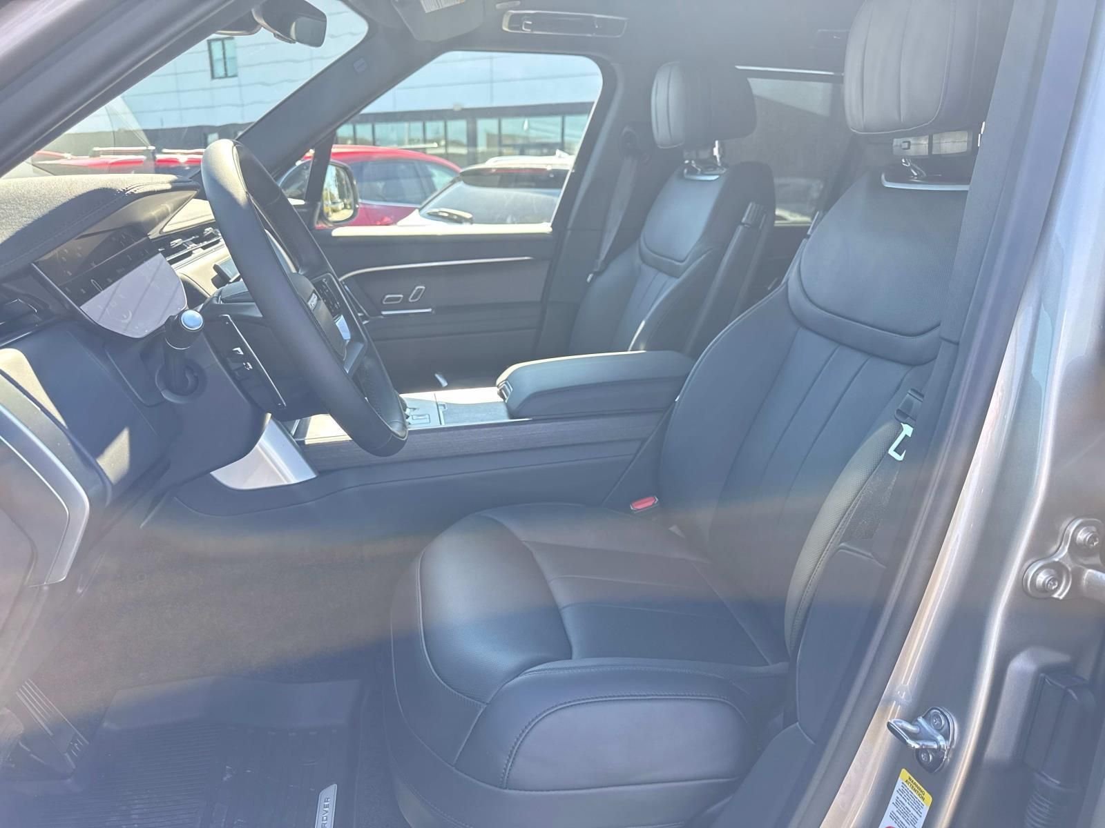 2025 Land Rover Range Rover SE - Photo 11