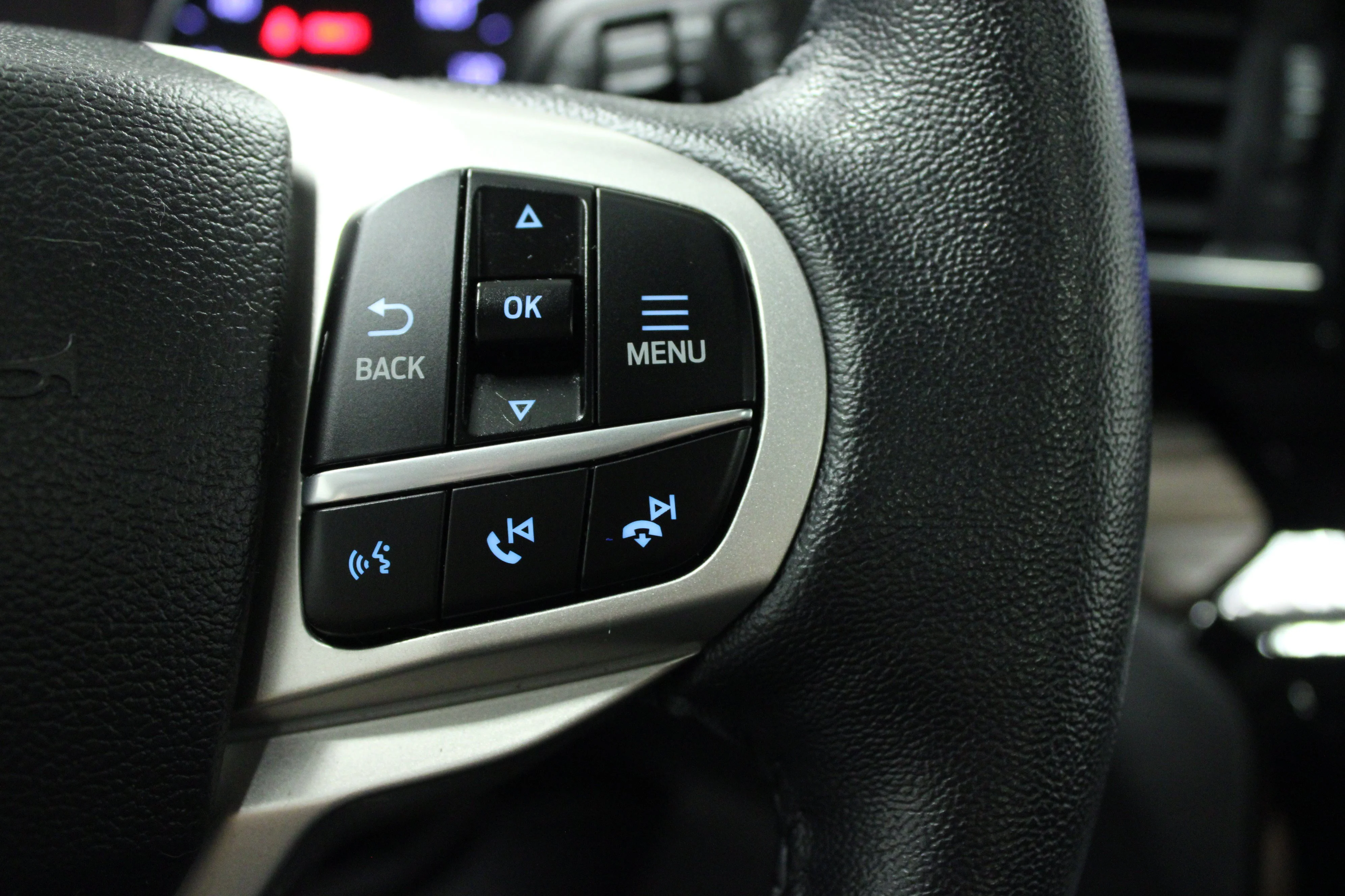Used 2022 White Metallic Ford Limited image 22