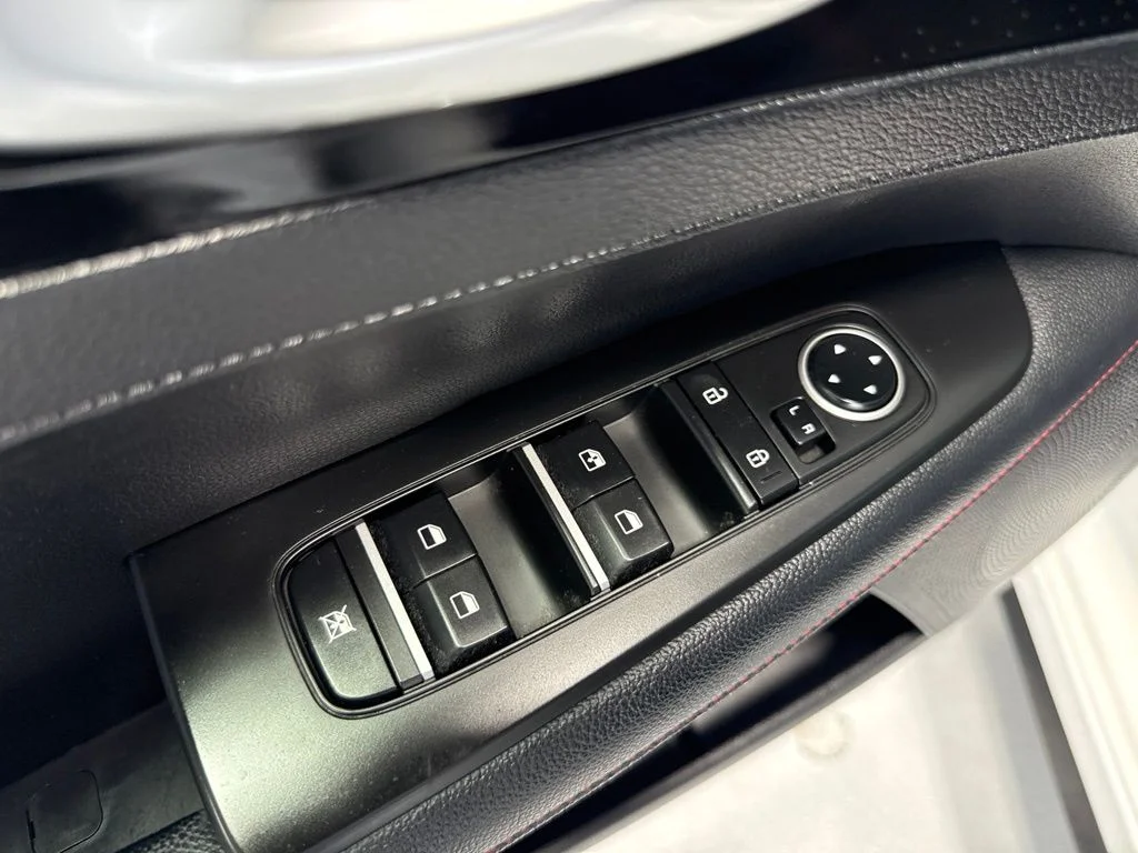 Used 2022 White Kia GT image 14