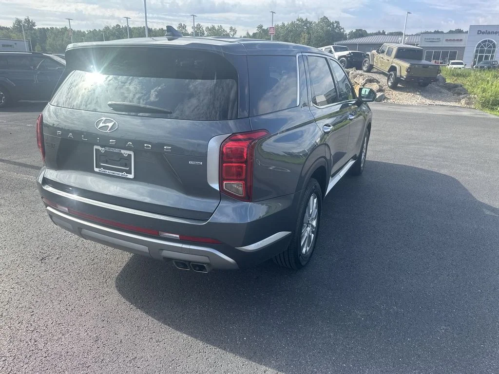 Used 2023 Gray Hyundai SE image 8