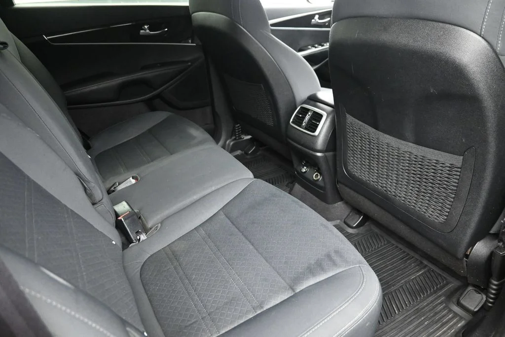 Used 2016 Silver Kia LX image 10