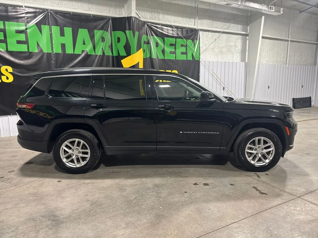 Certified Used 2023 Diamond Black Crystal Pearlcoat Jeep Laredo image 5