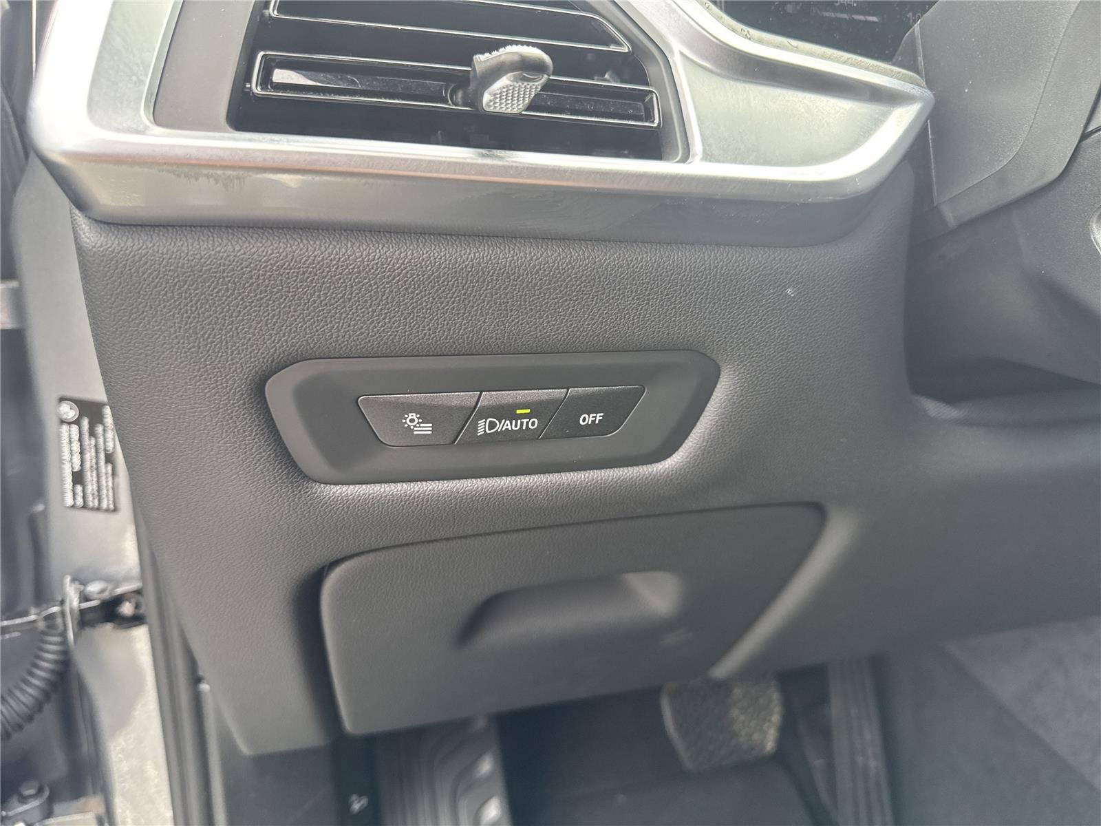 Used 2026 Skyscraper Grey Metallic BMW sDrive40i image 20