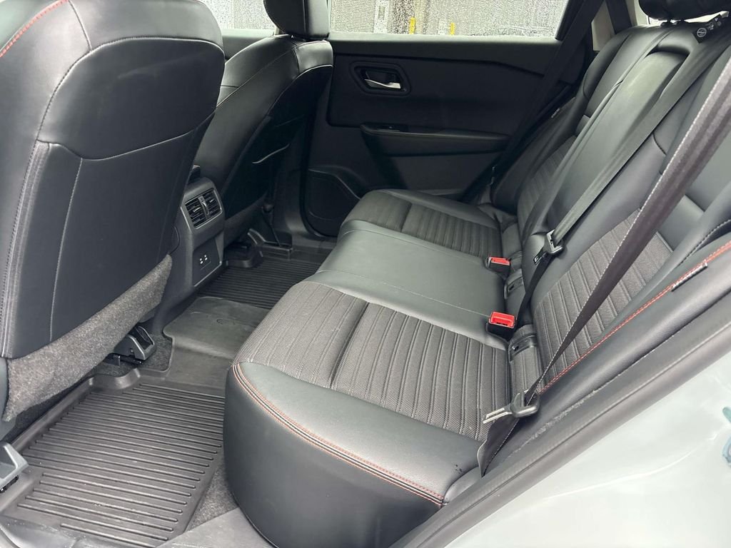 Used 2025 White Nissan Rock Creek image 10