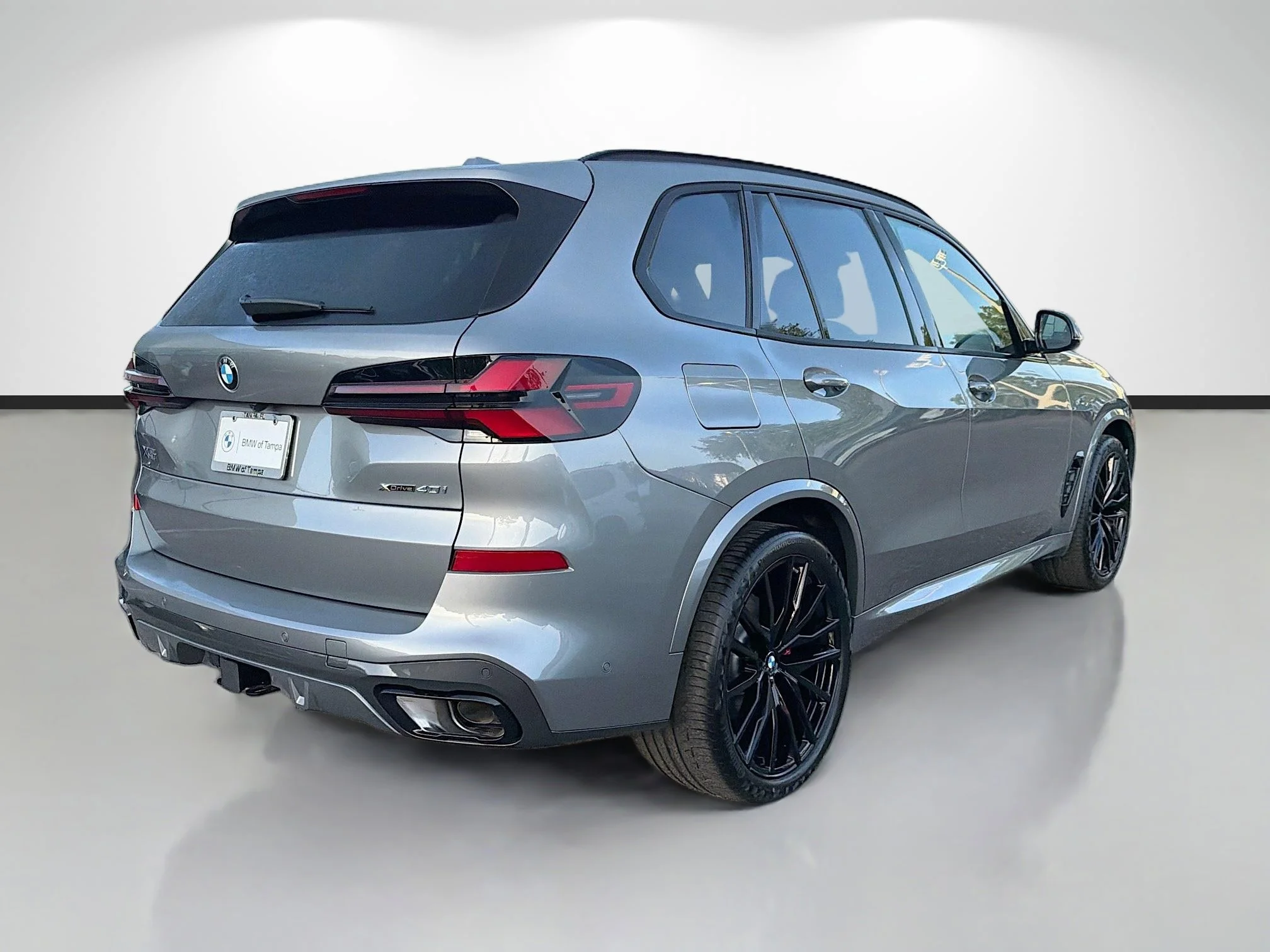 New 2026 Skyscraper Grey Metallic BMW xDrive40i image 3