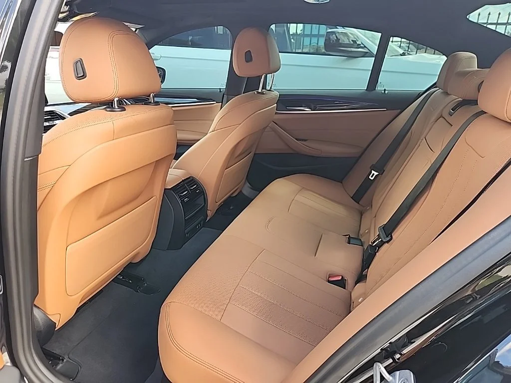 Used 2023 Black Sapphire Metallic BMW 540i image 3