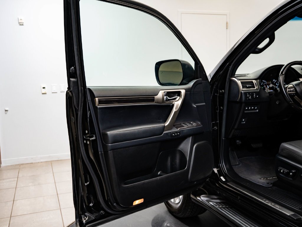 Used 2021 Black Lexus 460 image 26