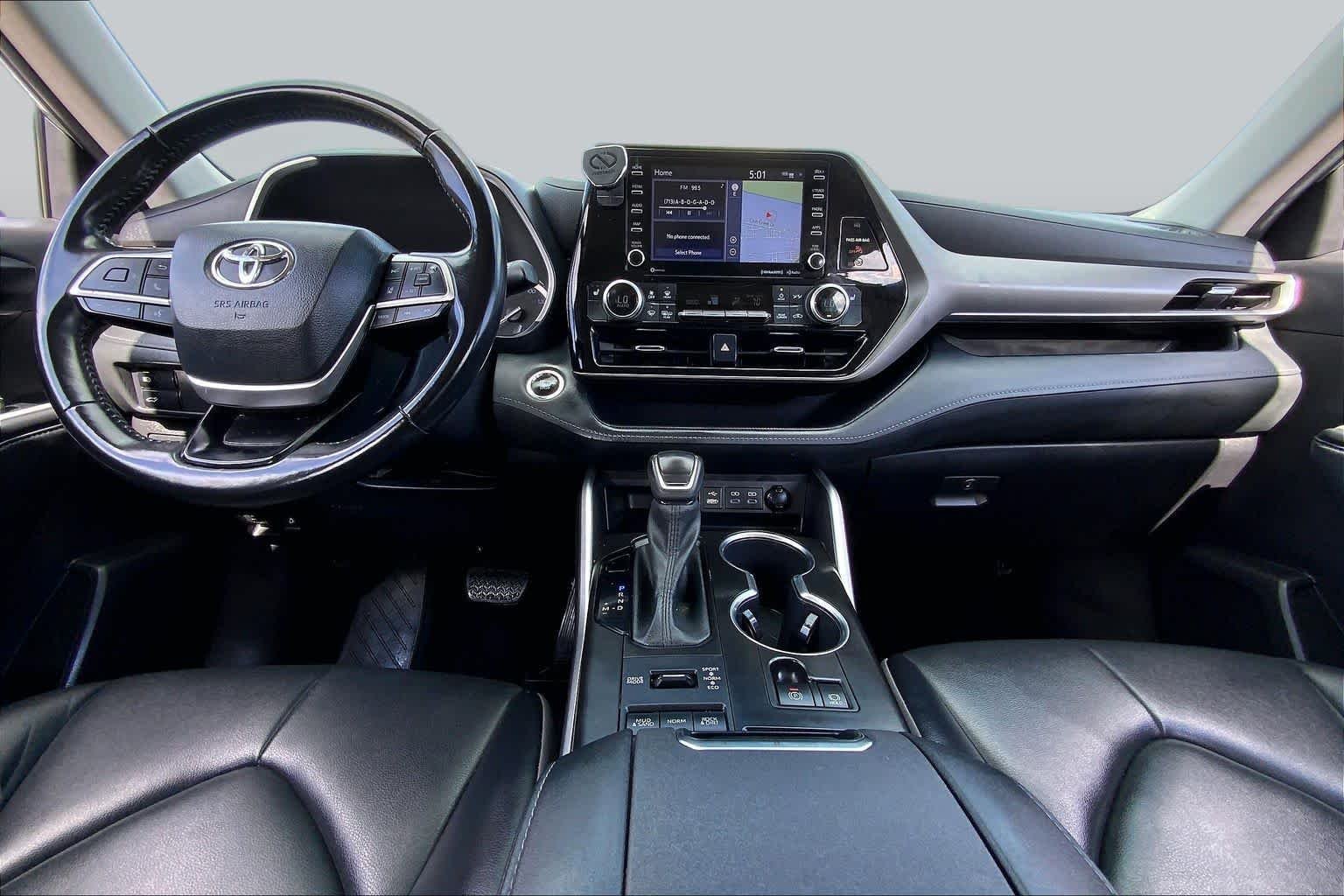 Used 2022 Celestial Silver Metallic Toyota XLE image 15