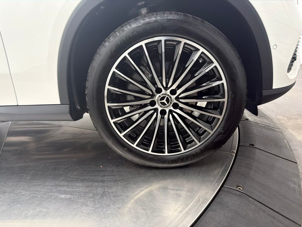 New 2027 Polar White Mercedes-Benz GLC 300 image 9