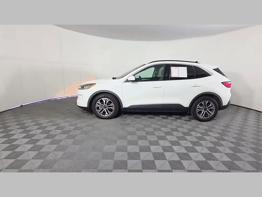 Used 2020 White Metallic Ford SEL image 47