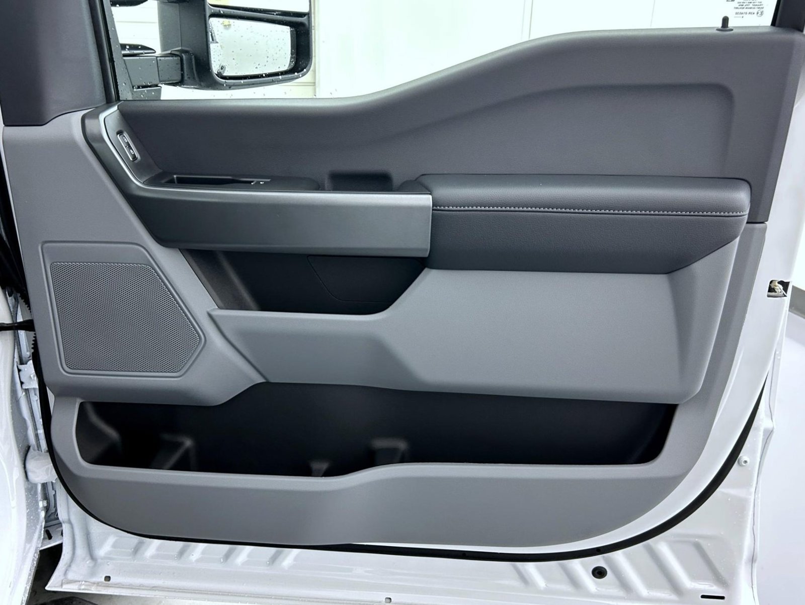 New 2026 Oxford White Ford XL image 16