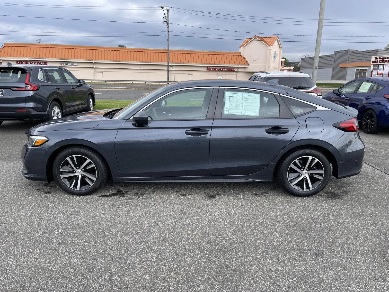 Used 2022 Meteorite Gray Metallic Honda LX image 17