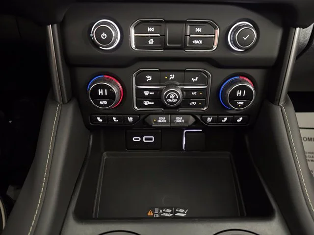 Used 2024 Silver Sage Chevrolet Premier image 17