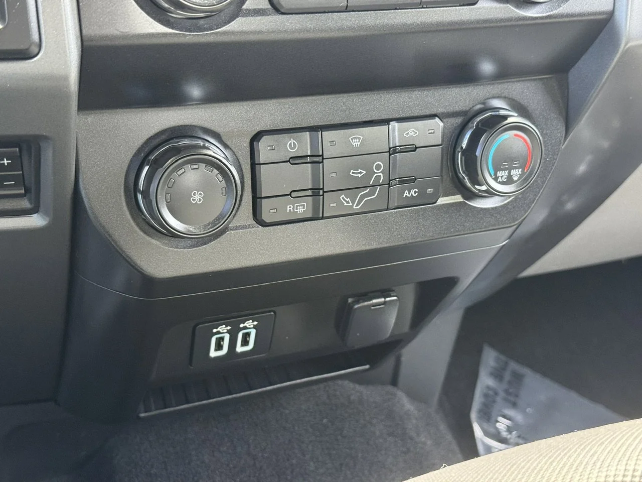 Used 2019 Ingot Silver Ford XLT image 24