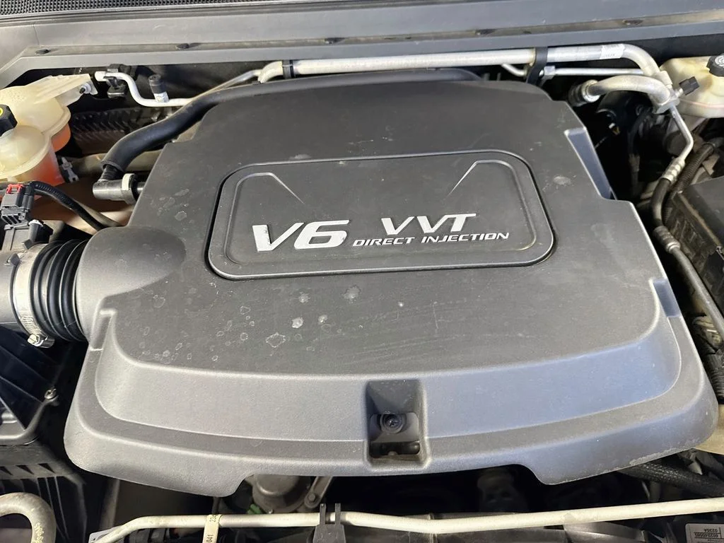 Used 2015 White Chevrolet Z71 image 38