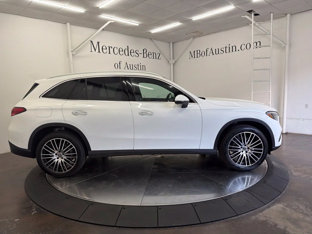New 2027 White Mercedes-Benz GLC 300 image 8