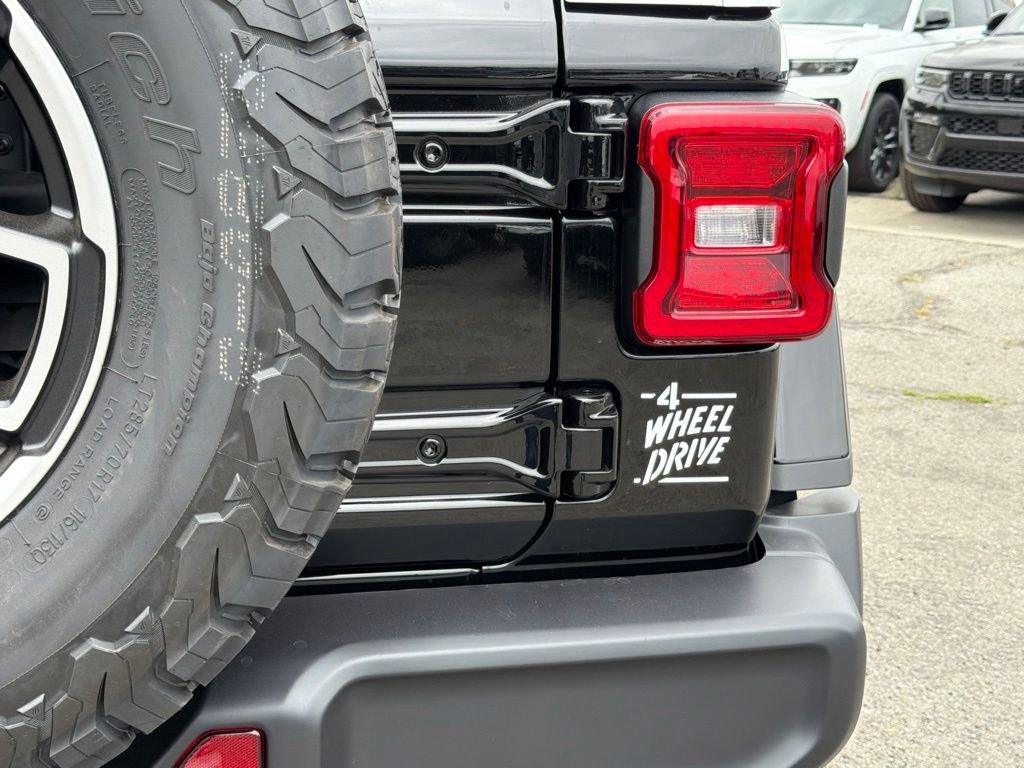 New 2026 Black Clear-Coat Exterior Paint Jeep Rubicon image 15