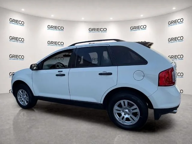 Used 2011 White Suede Ford SE image 30