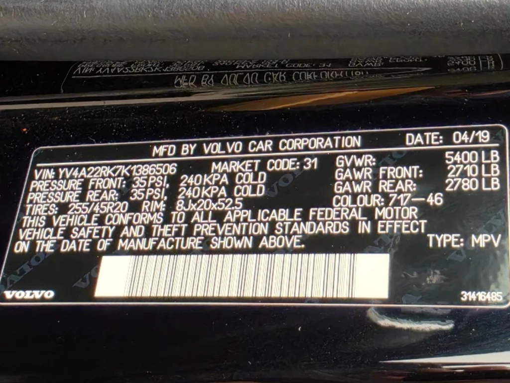 Used 2019 Onyx Black Metallic Volvo T6 Momentum image 36