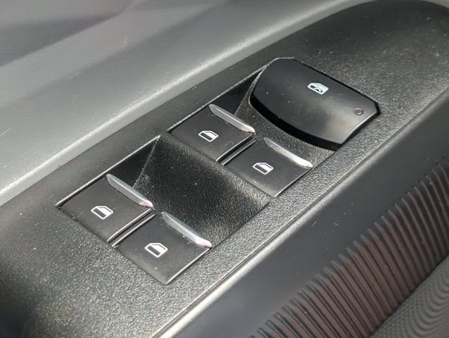 Used 2022 Silver Ford XL image 19